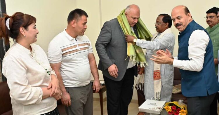 उज्बेकिस्तान के वैज्ञानिकों ने कृषि मंत्री  रामविचार नेताम से की मुलाकात