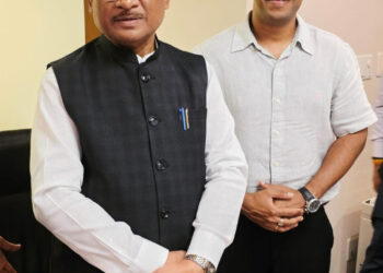 बस्तर के होनहार अविनाश तिवारी से टोक्यो में मिले मुख्यमंत्री  विष्णुदेव साय : छत्तीसगढ़ में उद्योग स्थापना को लेकर हुई सकारात्मक चर्चा