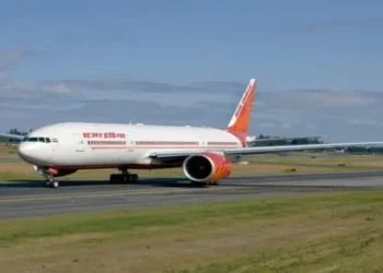 रनवे पर अचानक रोकना पड़ा Air India फ्लाइट… इमरजेंसी अलार्म बजने से यात्रियों में मची हड़कंप