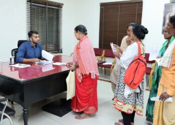 *कलेक्टर ने जनदर्शन में सुनी आमजनों की समस्याएं, अधिकारियों को त्वरित एवं गुणवत्तापूर्ण निराकरण के निर्देश