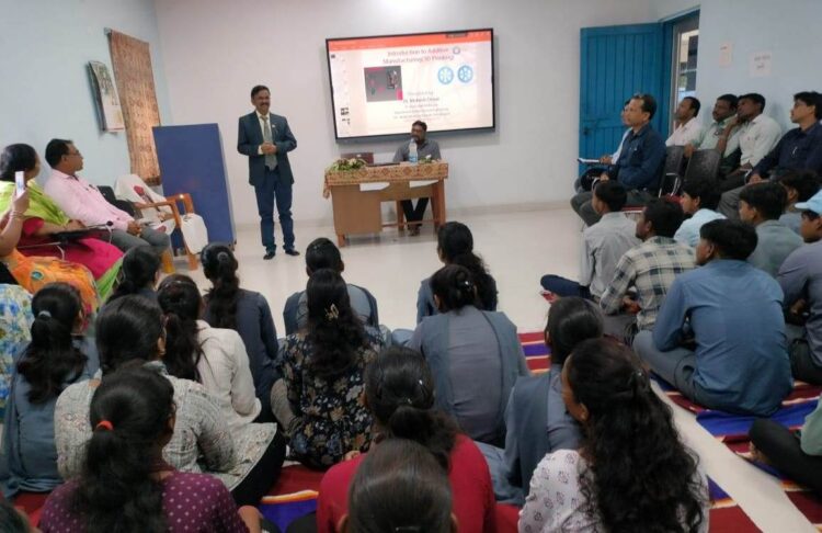 *आईटीआई खरसिया में आयोजित हुआ ‘नव कौशल पथ-नई राह, नया हुनर’ का दो दिवसीय कार्यक्रम*