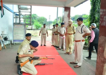 पुलिस अधीक्षक ने किया पूंजीपथरा थाने का वार्षिक निरीक्षण, कहा – “थाना आने वाले पीड़ित से सकारात्मक व्यवहार करें”