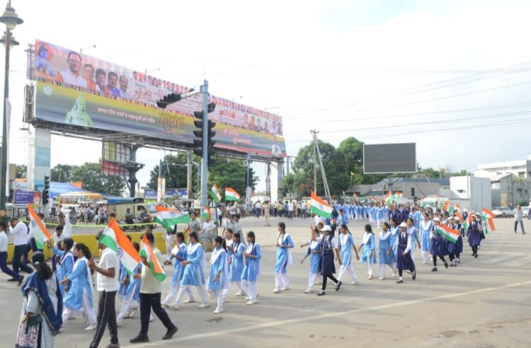जिला पंचायत अध्यक्ष, कलेक्टर एसपी, सीईओ सहित नागरिकों, जनप्रतिनिधियों, अधिकारियों, एवं बच्चों ने दिया राष्ट्रीय एकता और देशभक्ति का संदेश