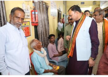 स्वास्थ्य मंत्री श्याम बिहारी जायसवाल ने उपस्वास्थ्य केंद्र पुरूर का किया निरीक्षण