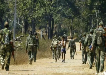 जम्मू – कश्मीर एक बार फिर 2 आतंकियों को पकड़ने में मिली बड़ी सफलता, राइफल समेत गोला-बारूद भी हुआ बरामद