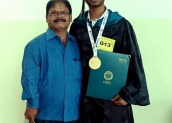पनवाड़ी का बेटा प्रथम थवाईत बना मैकेनिकल इंजीनियर, गोल्ड मेडल से हुआ सम्मान