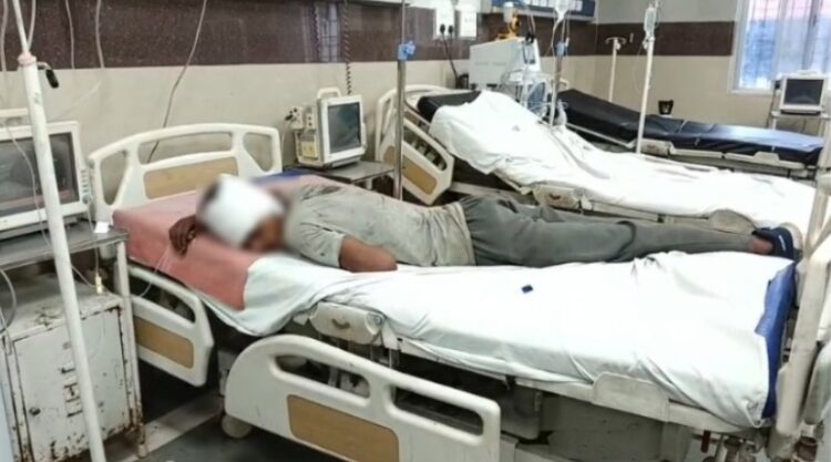 बिलासपुर स्टेशन पर हादसा, ट्रेन में चढ़ते समय युवक फिसला, सिर में गंभीर चोट, अस्पताल में भर्ती