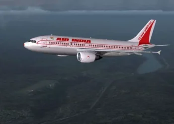 30000 फीट के ऊंचाई पर Air India की फ्लाइट के इंजन में लगी आग, यात्रियों में मची चिकपुखार
