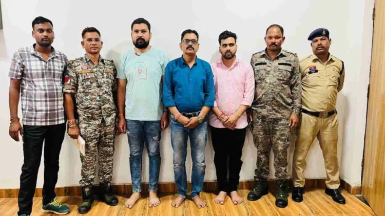 छत्तीसगढ़ में करोड़ों की ठगी : तीन आरोपी गिरफ्तार, आरोपियों ने ठगी के पैसों से कई जगह खरीदे जमीन