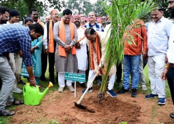 ऑयल पाम की खेती से किसानों के जीवन में आएगी खुशहालीः प्रभारी मंत्री श्याम बिहारी जायसवाल
