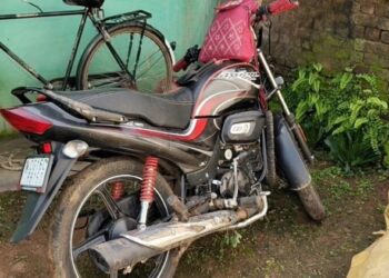 मातम में पसरी रक्षाबंधन की खुशियां, मवेशी से टकराने से बाइक सवार भाई – बहन समेत तीन की मौत, एक गंभीर