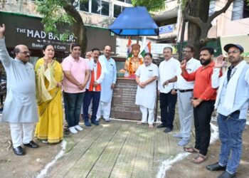 रायपुर निवासी सेना के लेफ्टिनेंट कर्नल शहीद पंकज विक्रम सम्पूर्ण राष्ट्र के गौरव पुरूष हैँ रायपुर निवासी शहीद पंकज विक्रम का 38वें शहादत दिवस पर किया नमन