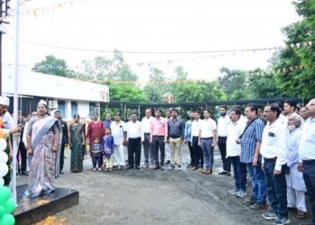 स्वतंत्रता दिवस पर कलेक्ट्रेट परिसर में कलेक्टर ने किया ध्वजारोहण