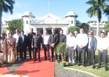 स्वतंत्रता दिवस के अवसर पर कलेक्टर विलास भोसकर ने जिला कलेक्टोरेट परिसर में किया ध्वजारोहण