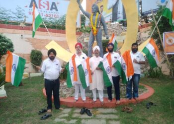 छत्तीसगढ़ सिक्ख समाज ने स्वतंत्रता दिवस पर शहीदों के सम्मान में पहली बार भगत सिंह चौक पर लहराया तिरंगा : गूंजे – भारत माता की जय, शहीद अमर रहें”