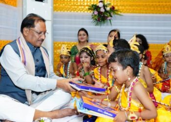 मुख्यमंत्री  विष्णु देव साय ने नन्हें बाल गोपालों के संग मुख्यमंत्री निवास में हर्षोल्लास के साथ मनाई जन्माष्टमी