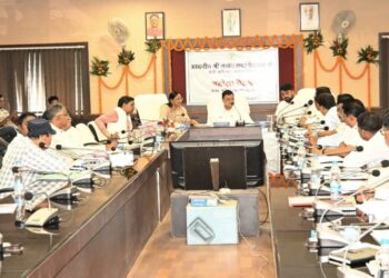 आमजनता की समस्याओं के प्रति संवेदनशील रहें, शिकायतों का त्वरित निराकरण कराएं तथा निगम के विकास कार्ये में गति लाएं-उद्योग मंत्री