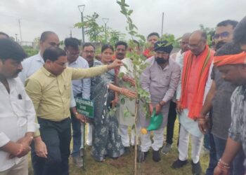 क्रेडा अध्यक्ष  सवन्नी द्वारा ऊर्जा शिक्षा उद्यान का किया निरीक्षण