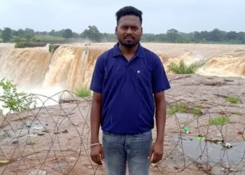 नक्सलियों कायराना करतूत, शिक्षादूत को पहले अपहरण कर फिर की बेरहमी से हत्या..