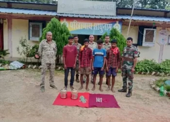 नक्सलियों का साजिश हुआ नाकाम, टिफिन बम लगाने जुटे 4 नक्सली गिरफ्तार..