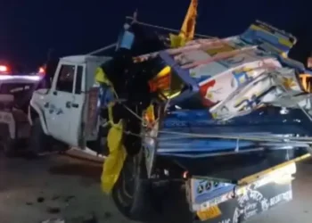 बड़ा हादसा; पिक-अप और ट्रेलर की भीषण टक्कर से 11 श्रद्धालुओं की दर्दनाक मौत..