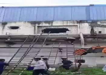 मिल्क फैक्ट्री में अमोनिया गैस लीक होने से 30 लोग फंसे, रेस्क्यू ऑपरेशन जारी