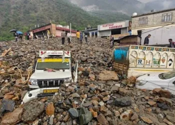 देर रात बादल फटने से मची तबाही; 3 की मौत, कई लोग हैं लापता…