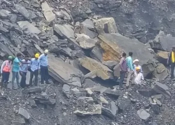 कोयला खदान में बड़ा हादसा, लैंड स्लाइड होने से वैन 150 फीट गहरी खाई में गिरी, 7 लोगों की मौत…