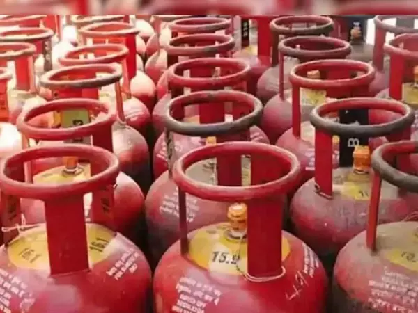 नवरात्र पर मोदी सरकार का महिलाओं को बड़ा तोफा, 25 लाख लोगों को उज्ज्वला योजना के तहत फ्री में मिलेगा LPG कनेक्शन…