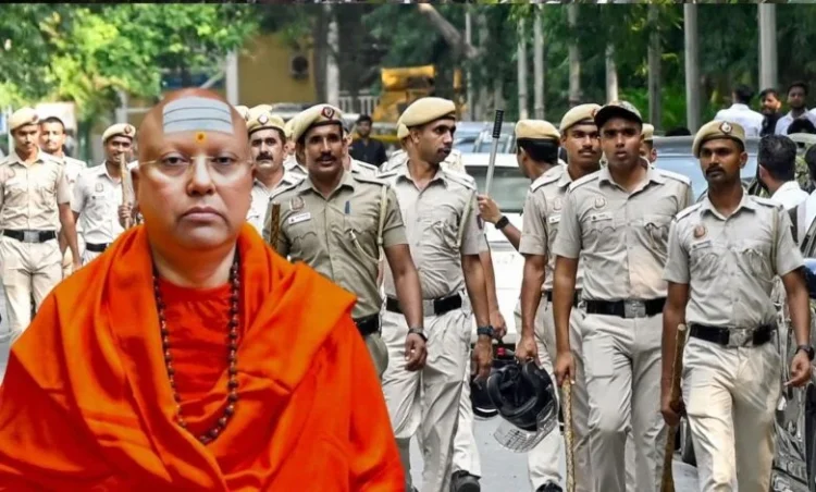 आश्रम में छात्रों के साथ जबरन शारीरिक संबंध,17 छात्राओं ने लगाए यौन शोषण का आरोप, जानिए कौन है स्वामी चैतन्यानंद सरस्वती?