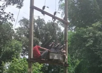 मुख्यमंत्री कैंप कार्यालय की पहल पर ग्राम बोड़ालता में बदला गया ट्रांसफार्मर