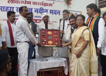 मुख्यमंत्री  विष्णुदेव साय ने किया माहरा समाज के नवनिर्मित सामाजिक भवन का लोकार्पण: एक करोड़ 63 लाख रुपए की लागत से बना सामाजिक भवन