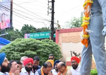 मुख्यमंत्री विष्णु देव साय ने अमर शहीद भगत सिंह की प्रतिमा पर माल्यार्पण कर किया नमन