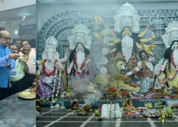 राज्यपाल  डेका माना में दुर्गा पूजा उत्सव में शामिल हुए