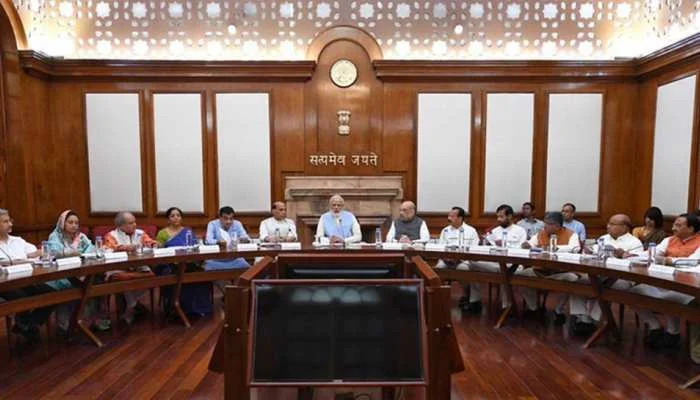 मोदी कैबिनेट का बड़ा फैसला; रेल कर्मचारियों को दशहरे से पहले मिलेगा बोनस, बढ़ेगीं MBBS-मेडिकल PG की 5 हजार सीटें