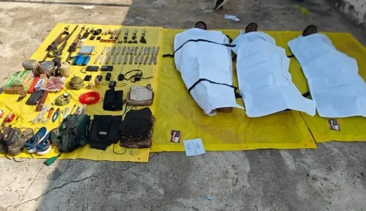 छत्तीसगढ़ में सुरक्षाबलों को मिली बड़ी सफलता; जवानों ने 3 नक्सलियों को किया ढेर, मुठभेड़ अभी भी जारी