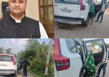 सड़क पर रुकी बुजुर्ग महिला को उमेश पटेल ने गाड़ी में बैठाकर पहुँचाया मंजिल तक