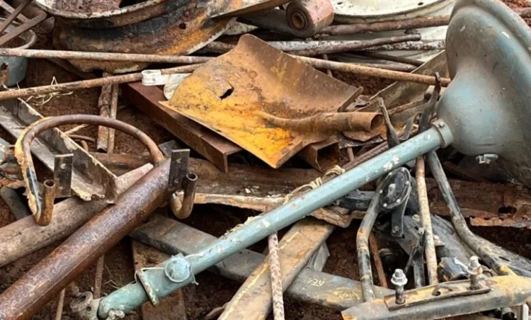 दो ट्रक और दो माजदा से 49 टन कबाड़ जप्त, करीब 14 लाख का माल जब्त करने में पूंजीपथरा पुलिस को मिली सफलता