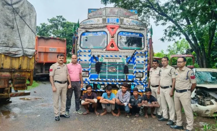 “कोतरारोड़ पुलिस की बड़ी कामयाबी: 14 चक्का ट्रक चोरी का 24 घंटे के भीतर खुलासा, पांच आरोपी गिरफ्तार”