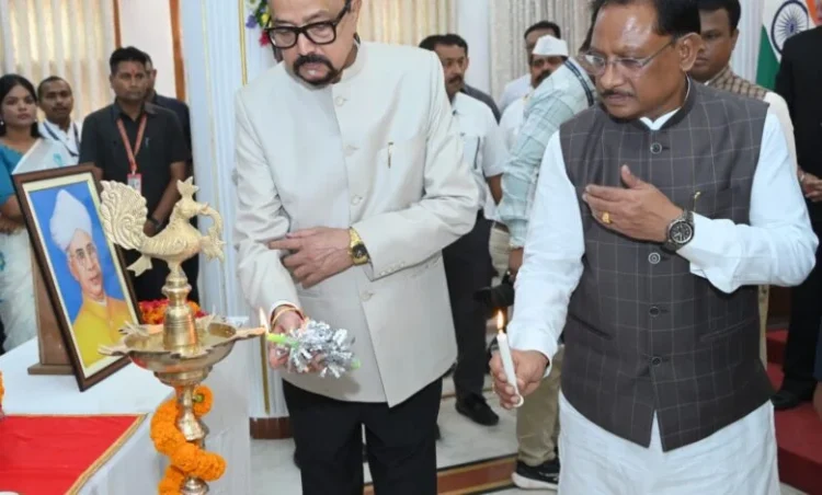 शिक्षक अपने विद्यार्थियों के लिए रोल मॉडल होता है: राज्यपाल रमेन डेका