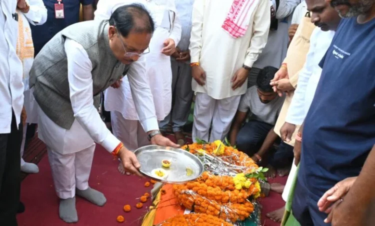 मुख्यमंत्री  साय ने पूर्व प्रांत प्रचारक श्रद्धेय शांताराम जी को दी श्रद्धांजलि