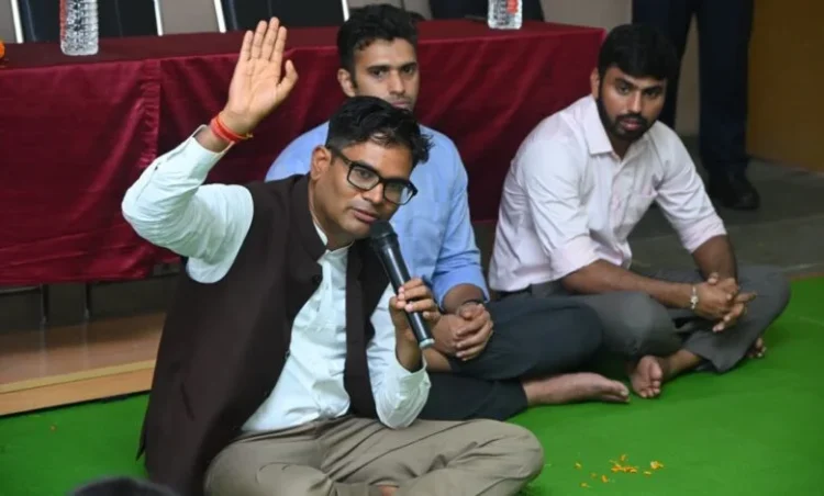 ‘नवगुरुकुल’ पहुंचकर वित्तमंत्री श्री ओ.पी.चौधरी ने प्रशिक्षण प्राप्त कर रही छात्राओं से किया संवाद