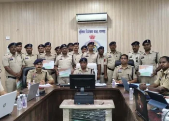पुलिस अधीक्षक ने की अपराध समीक्षा बैठक, उत्कृष्ट कार्य करने वाले पुलिसकर्मी हुए सम्मानित