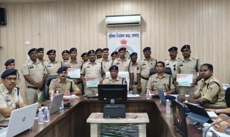 पुलिस अधीक्षक ने की अपराध समीक्षा बैठक, उत्कृष्ट कार्य करने वाले पुलिसकर्मी हुए सम्मानित