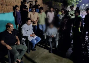 बेटी शिवानी को ढांढस बंधाने उमेश पटेल पहुंचे ठुसेकेला, संवेदना व्यक्त कर मृतकों को अर्पित की श्रद्धांजलि