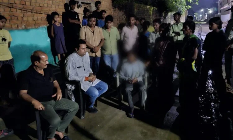 बेटी शिवानी को ढांढस बंधाने उमेश पटेल पहुंचे ठुसेकेला, संवेदना व्यक्त कर मृतकों को अर्पित की श्रद्धांजलि