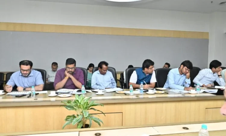 मुख्यमंत्री के प्रमुख सचिव ने नक्सल प्रभावित जिलों में विकास कार्यों की समीक्षा की