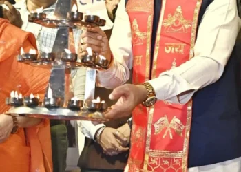 मुख्यमंत्री साय खारुन मईया समरसता भव्य महाआरती में हुए शामिल : महाआरती में मंत्रोच्चार से गूंजा खारुन नदी का महादेव घाट