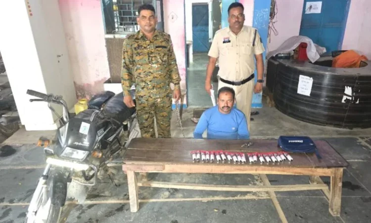 जूटमिल पुलिस ने नाबालिगों को नशे के लिए सुलेशन बेचने वाले व्यक्ति को गिरफ्तार किया