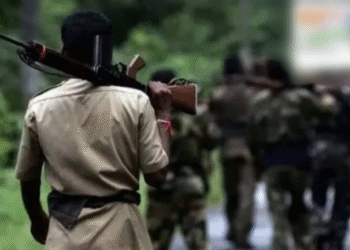 छत्तीसगढ़ में सुरक्षाबलों को मिली बड़ी सफलता, 33 लाख के ईनामी सहित 20 नक्सलियों ने किया सरेंडर